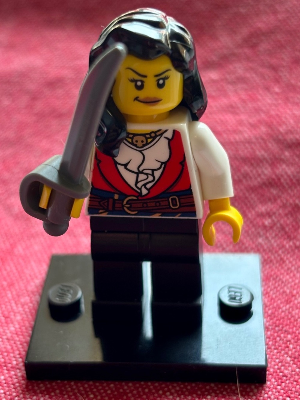 LEGO Pirates IV  "PIRATE Female with Red Vest" pi189 with stand and accessories.